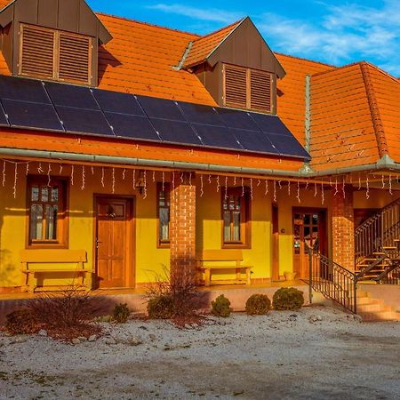 Nosztalgia Vendégház Zalaegerszeg Exterior foto
